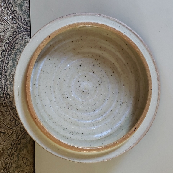 Art Pottery Covered Casserole - Picture 5 of 9